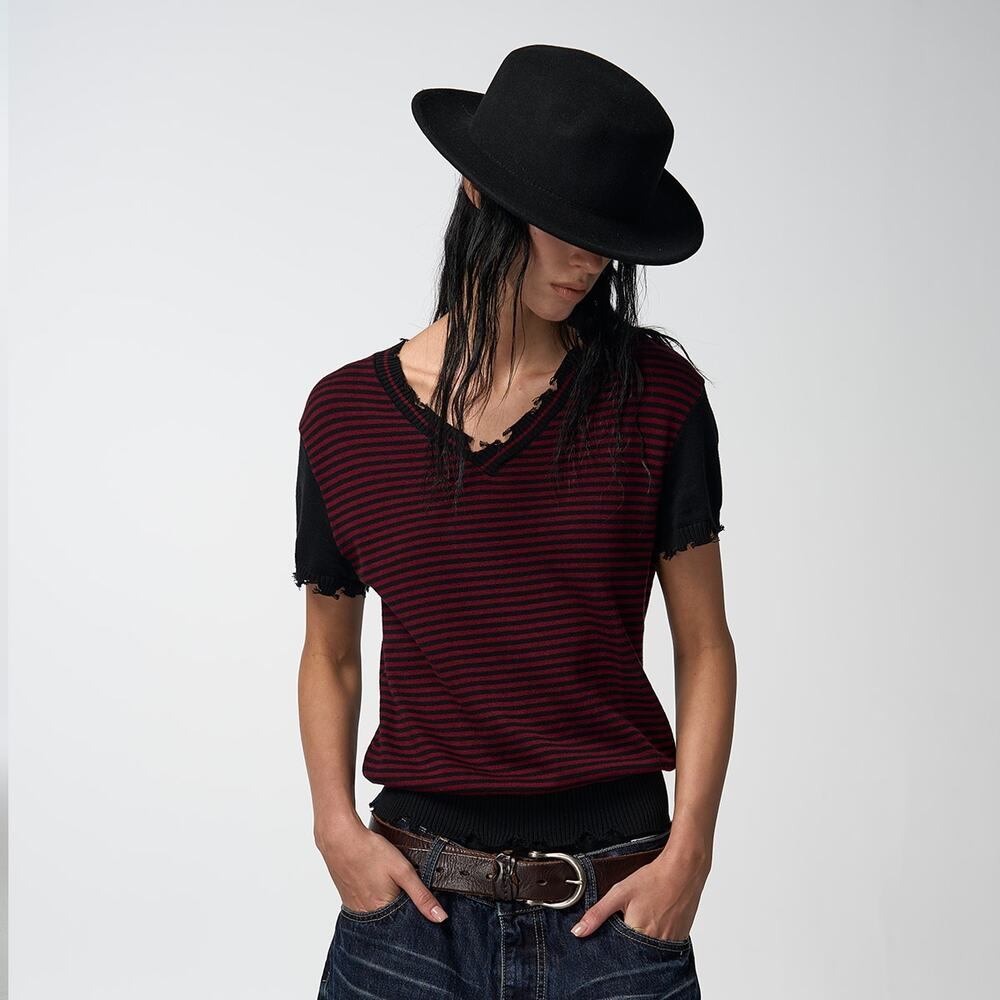 Enfants Riches Deprimes Style Black Red Here Comes Alice Aged V-Neck Sweater